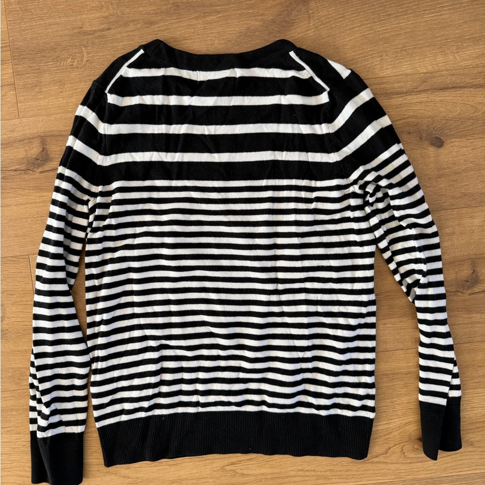 Banana Republic Black and White Crewneck Sweater - Picture 2 of 3